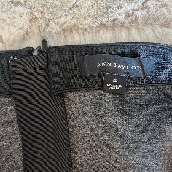 Ann Taylor stretch pencil skirt size 4 - Picture 3 of 4